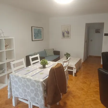 Roberto House *